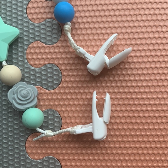 2 Pacifier Clip - Picture 2 of 2